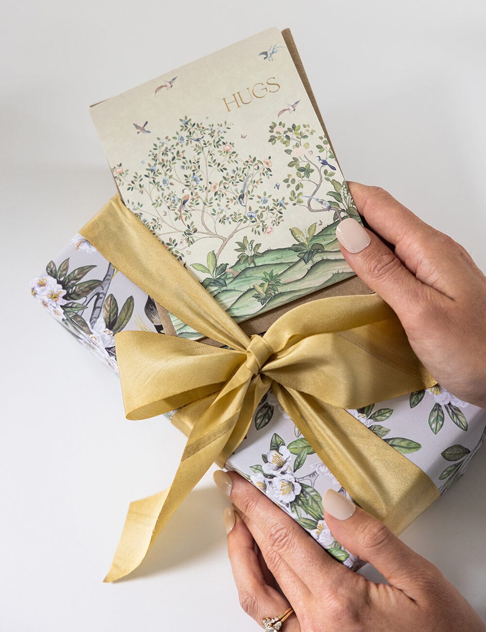 Victoria / White Blossom 6pk Gift Wrap Sheets - Image 5